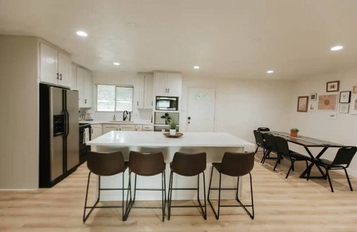 Lakeview House | Spacious 7-BR Oasis with Private Indoor Pool & Hot Tub
