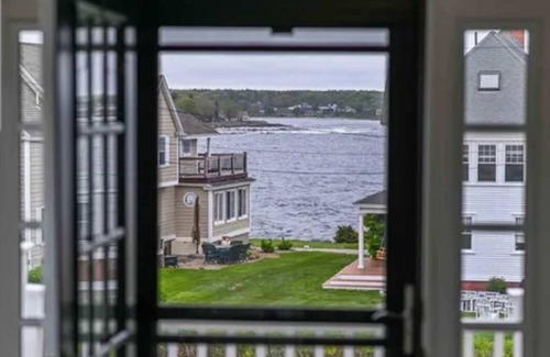 York Beach House | Spacious 7 BR ocean view retreat - stunning views!