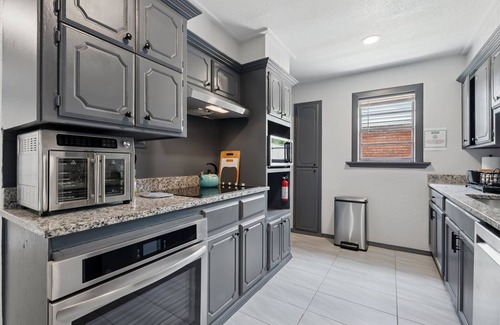 Midwest City House | Spacious 7BR | Near Tinker AFB | Pool Table & Parking #EC