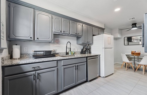 Midwest City House | Spacious 7BR | Near Tinker AFB | Pool Table & Parking #EC