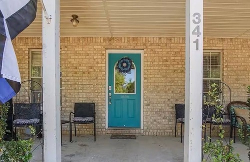 De Funiak Springs House | Spacious 7BR Retreat with Huge Pool, Hot Tub & Private Arcade!