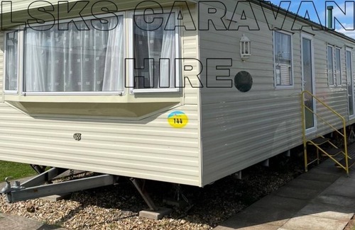 Ingoldmells House | Spacious 8 Berth 3 Bedroom Caravan for Hire! Seaview Holiday Home Park. By Beach