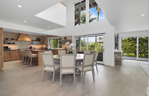 Historic Kailua Village House | Spacious 8BR w/Ocean Views, Sleeps 16 with AC in fabulous Kailua-Kona