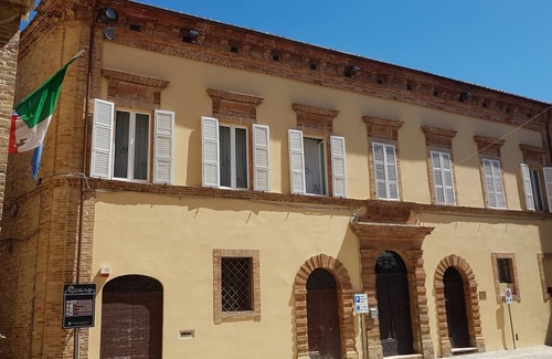 Cossignano Apartment | Spacious accommodation in a historical building in old town, 15 min from beach