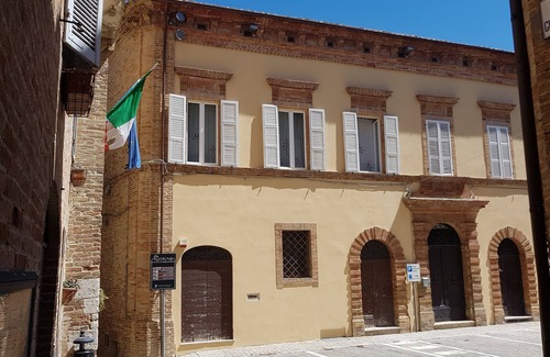 Cossignano Apartment | Spacious accommodation in a historical building in old town, 15 min from beach