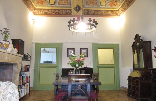 Cossignano Apartment | Spacious accommodation in a historical building in old town, 15 min from beach