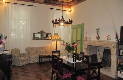 Cossignano Apartment | Spacious accommodation in a historical building in old town, 15 min from beach