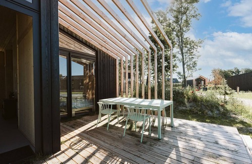 Ouddorp Ski Chalet | Spacious accommodation where your dog is also welcome