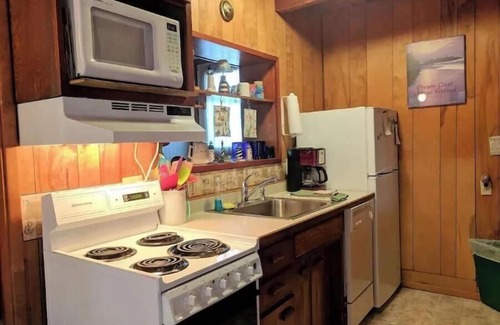 Florence House | Spacious, Affordable, Family House, Super Close to Beach- Heceta Haven