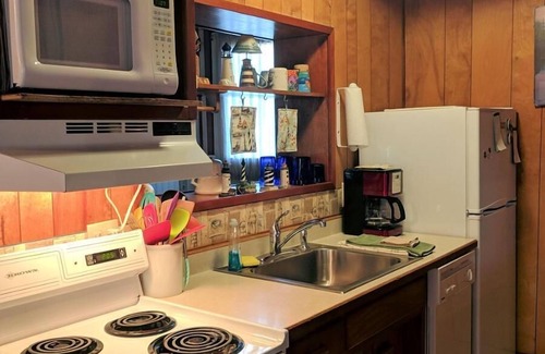 Florence House | Spacious, Affordable, Family House, Super Close to Beach- Heceta Haven