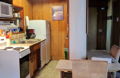 Florence House | Spacious, Affordable, Family House, Super Close to Beach- Heceta Haven