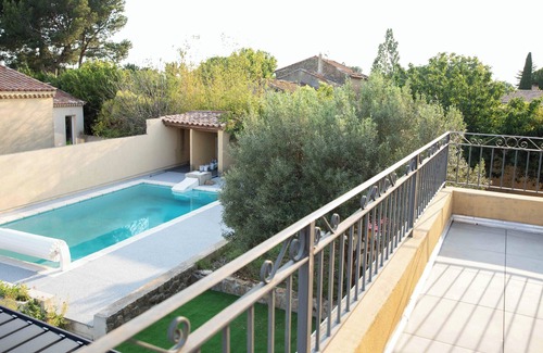 Serignan-du-Comtat Villa | Spacious air-conditioned villa with pool on enclosed garden for 8 to 10 people.