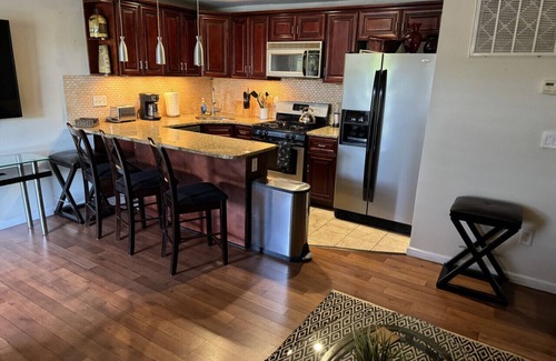 Union City Apartment | Spacious Amazing 3 Bedroom - 15 Mins to NY