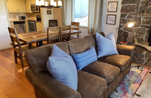 Teton Village Condo | Spacious and Comfortable! Hot tub and everything in Teton Village nearby! ⛷