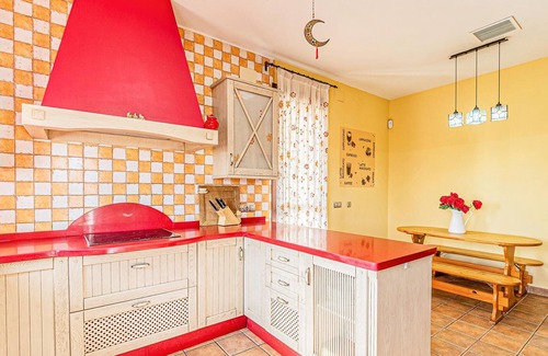 La Carlota House | Spacious and comfortable cottage in the village of La Carlota.
