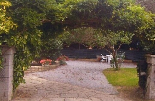 Concarneau House | Spacious and comfortable house in a mature garden. Wireless