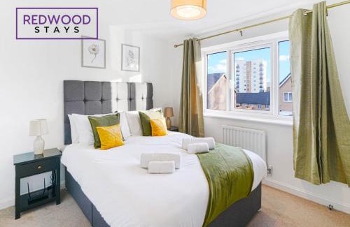Sherborne St. John House | SPACIOUS AND COSY 3 BEDROOM 2 BATHROOM SERVICED HOUSE WITH FREE WiFi AND FREE PARKING FOR 2 CARS, NEXT TO BASINGSTOKE HOSPITAL AND PERFECT FOR BUSINESS STAYS, FAMILIES, RELOCATIONS, EXTENDED STAYS, AND EMERGENCY ACCOMMODATION by REDWOOD STAYS