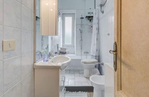 Suburbio VII Portuense Apartment | Spacious and cozy, 6+3 beds, free Wifi, near Eur