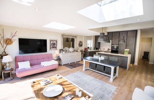 Thamesfield Apartment | Spacious and luxurious swanky London pad perfectly located for exploring Londonn