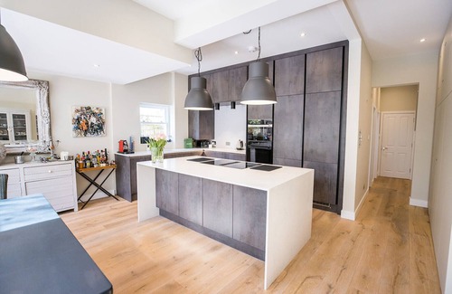 Thamesfield Apartment | Spacious and luxurious swanky London pad perfectly located for exploring Londonn