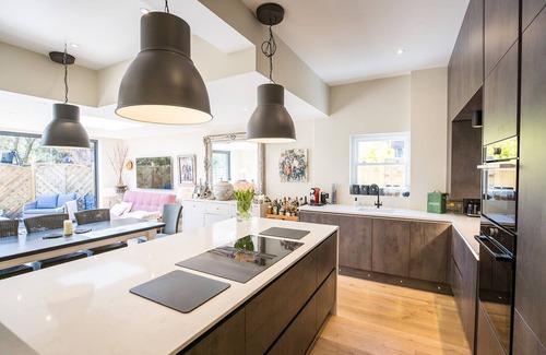 Thamesfield Apartment | Spacious and luxurious swanky London pad perfectly located for exploring Londonn