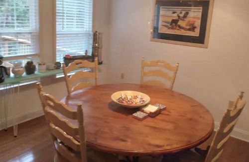 Manning House | Spacious and Modern Lake Marion Family Getaway- Close to Charleston and Columbia