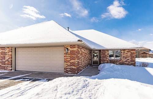 Billings Park House | Spacious and Modern Townhome in Superior - Near Duluth - Dog Friendly