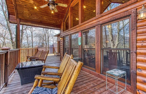Townsend Cabin | Spacious and peaceful Providence with 2 master suites and large wrap-around deck