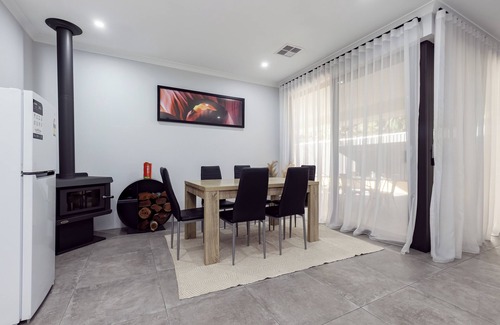 Dawesville House | Spacious and serene intelligent home. 3 min to estuary,beach,shops, and trails