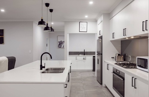 Dawesville House | Spacious and serene intelligent home. 3 min to estuary,beach,shops, and trails