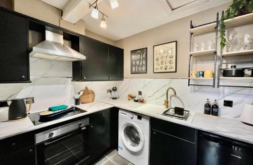 Hawick Apartment | Spacious and Stylish Flat in the Heart of Hawick