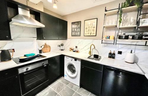 Hawick Apartment | Spacious and Stylish Flat in the Heart of Hawick