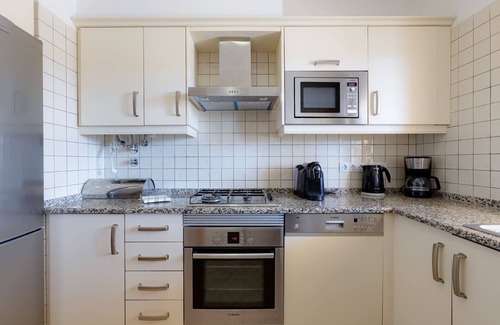 Guia Apartment | Spacious apart with pool, gym in Albufeira
