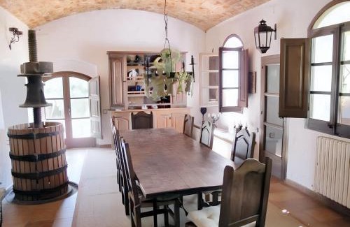 Sant Pere de Ribes Apartment | Spacious Apartment in San Pedro de Ribas with Shared Pool