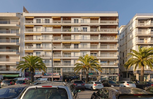 Lloret Town Center Apartment | Spacious apartment, with views, bright, renovated and in front on the beach!