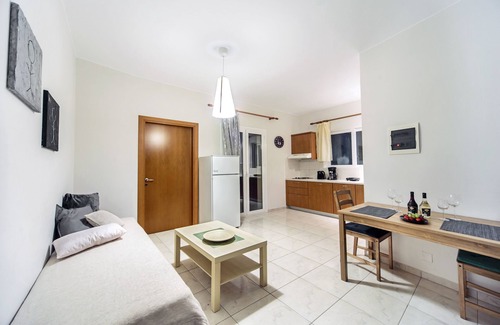 Almyrida Apartment | Spacious apartment a minute away from the beach in Almyrida