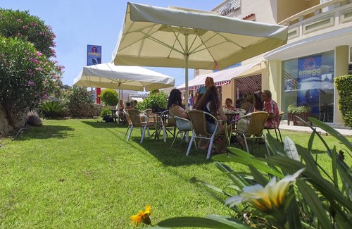 Almyrida Apartment | Spacious apartment a minute away from the beach in Almyrida