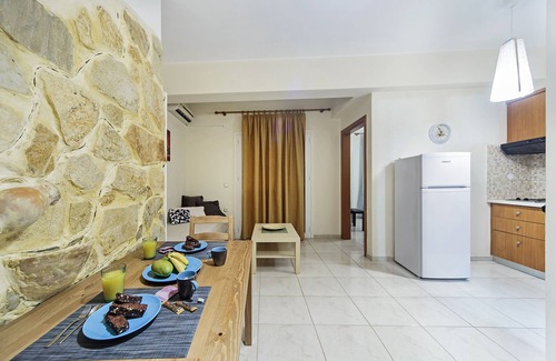 Almyrida Apartment | Spacious apartment a step away from the beach in Almyrida