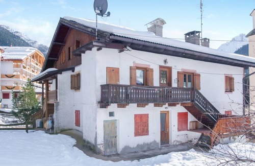 Canazei Apartment | Spacious Apartment “Cesa Crepaz” with Mountain View, Wi-Fi & Garden