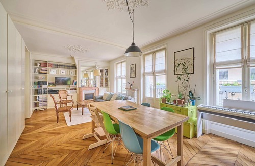 Porte-Saint-Martin Apartment | SPACIOUS apartment for 4 people - Family - Parisian - Quiet