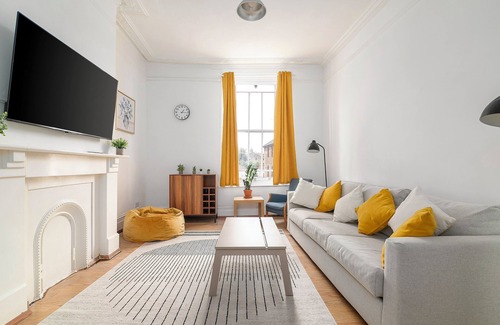 Brixton Apartment | Spacious apartment in London