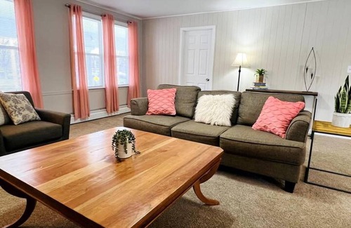 Gary Apartment | Spacious Apartment Near 80/94 Close to Whiting