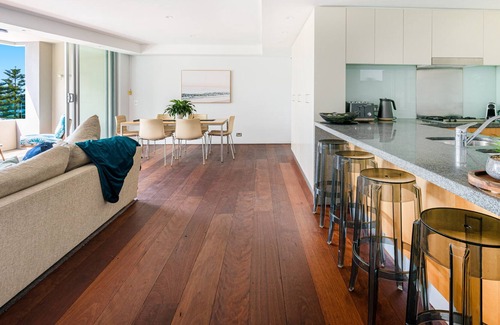 Bronte Apartment | Spacious Apartment with Bronte Beach Views