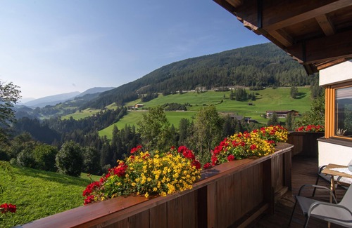 Pfons Apartment | Spacious apartment with breathtaking views