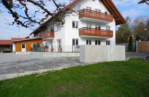 Andechs Apartment | Spacious apartment with balcony and elevator with mountain views