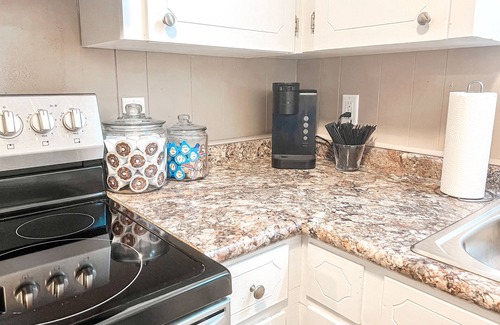 Atmore Apartment | Spacious Apartment with Private Entrance and Covered Parking