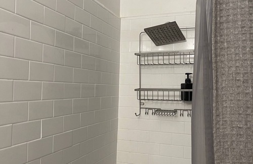 Westlake House | Spacious Apt In DTLA Perfect for Walking Tourists!