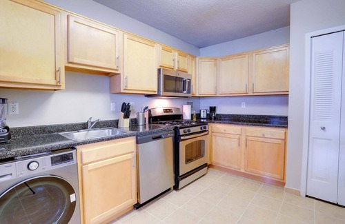 Aurora Highlands Apartment | Spacious Apt Near D.C. & Metro