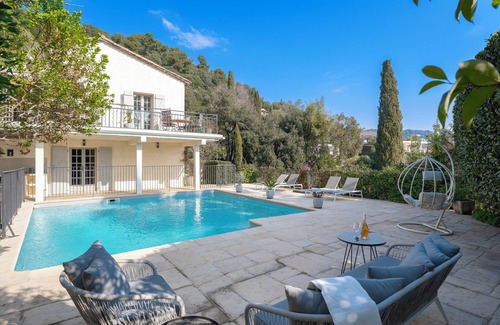 La Colle-sur-Loup House | Spacious artistic Provençal villa with stunning views of St Paul de Vence