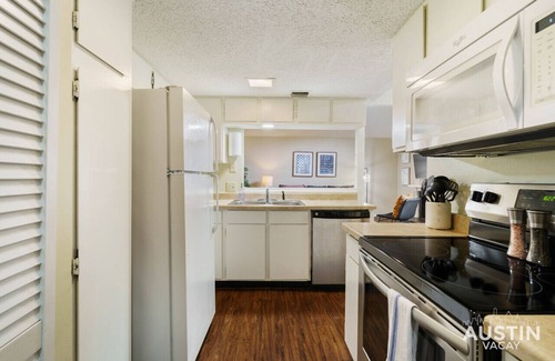 Highland Hills Apartment | Spacious ATX Apt | Private Deck + All Essentials